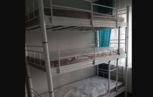 Komple 2 katlı çam ranza sağlam sıfır ayarında ahşap 20 3 katlı sağlam odanın derli toplu olması ve küçük odalar için