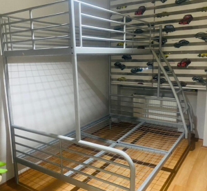 SPOT ŞANTİYE TİPİ RANZALAR İMALATTAN 22 Üst katı tek kişilik alt kat çift kişiliktir ikea ranza sağlam temiz ve ucuz