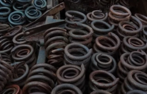 altı çifli üstü tekli metal ranza (3 KİŞİLİK) 9 Kalın yay tren yay sağlam bol miktarda çıkma tren yayı